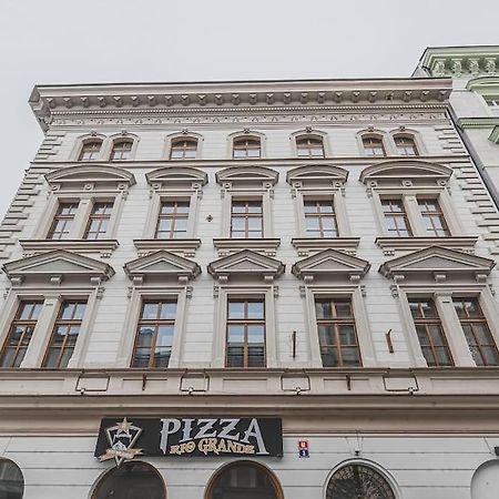 Carolina'S Yoga Apartment Hradec Kralove Luaran gambar