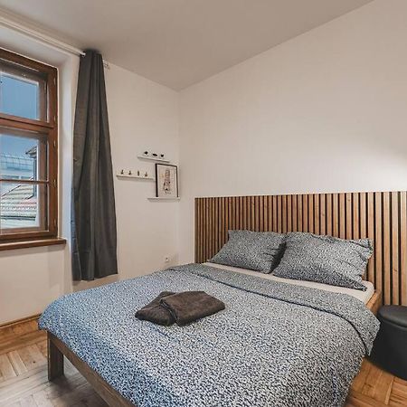 Carolina'S Yoga Apartment Hradec Kralove Luaran gambar